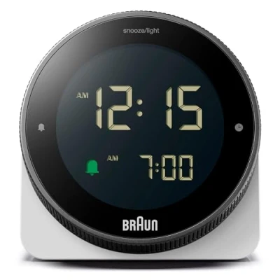 Immagine di Braun sveglia digitale funzione snooze, display LCD negativo, ghiera girevole per l&#039;impostazione rapida dell&#039;ora, sonora Crescendo in bianco, modello BC24W.