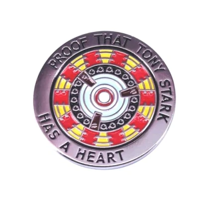 Immagine di Patch Nation Spilla in metallo con scritta &quot;Proof That Tony Stark Has a Heart&quot; (Reattore Quantistico), 30mm Diameter, Alluminio