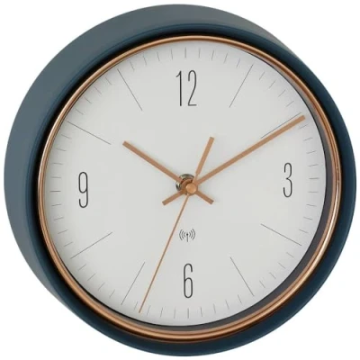 Immagine di TFA Dostmann orologio da parete analogico, 60.3547.20, radiocomandato, telaio in metallo con lancette color rame, design, verde petrolio, 223 x 70 mm