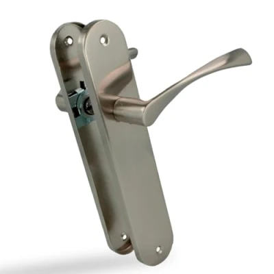 Immagine di Amig Set di Maniglie Con Piastra In Acciaio per Porte Mod. Ishi Pb 240 X 45 Mm Quadretto da 8 Design Elegante e Semplice Senza Boccone Alluminio Nichelato Spazzolato