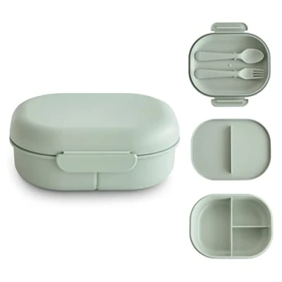Immagine di mushie Lunch Box Porta Merenda bambini Scuola Schiscetta Pranzo Portapranzo Divisori e scomparti Con coperchi chiudibili a chiave posate forchetta cucchiaio (Sage)