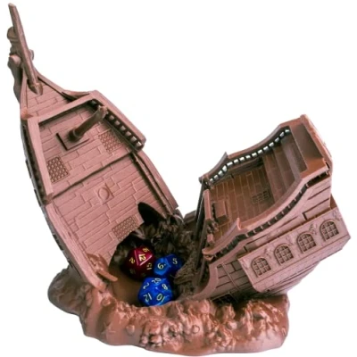 Immagine di Torre di dadi a forma nave pirata, perfetta per dungeons and dragons, giochi ruolo da tavolo, in miniatura e tavolo
