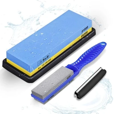Immagine di S&amp;R Pietra Affilacoltelli Professionale Giapponese 1000/6000 più per Affilare 120/240. 2 Pietre Coltelli Scalpelli Forbici Cesoie e Ascie con Guida Base in Silicone Antiscivolo.