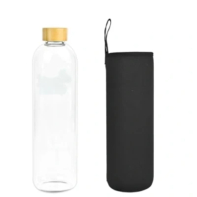Immagine di Bottiglia d&#039;acqua in vetro 1,5 L 1500 ml con coperchio bambù borosilicato custodia neoprene nero ecologico riciclabile riutilizzabile senza tossici BPA