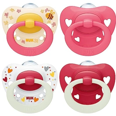 Immagine di NUK Signature Day &amp; Night ciuccio 6 18 mesi Calma il 95% dei bambini Succhietti a forma di cuore in silicone senza BPA Glow the dark Cuori 4 pezzi