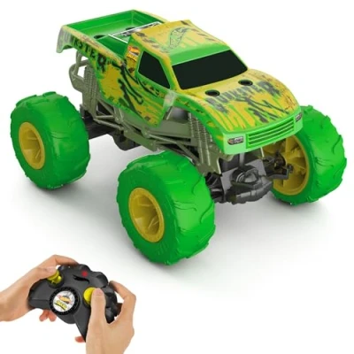 Immagine di Hot Wheels Camion radiocomandato Gunkster Monster Trucks in scala 1:15, che si illumina al buio, con pneumatici Terrain Action capacità fuoristrada, HTP15