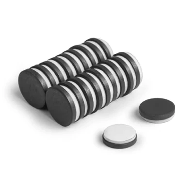 Immagine di First4magnets(tm) F406FA 20 Magnete in ferrite Y10, Diametro mm x Spessore 3 mm, con Schiuma autoadesiva, trazione 0,6 kg (Confezione da 20)