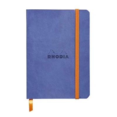 Immagine di RHODIA 117308C Taccuino flessibile zaffiro A6 a righe 144 pagine Carta Clairefontaine Avorio 90 g/m Segna pagina, Chiusura con elastico Copertina Simil Cuoio Collezione Rhodiarama