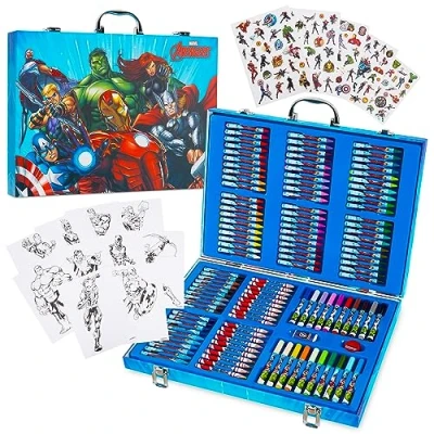 Immagine di Marvel Valigetta Colori per Bambini Kit 130+ con Pastelli a Cera, Matita, Pennarelli Lavabili, Adesivi Avengers Spiderman (Multicolore)