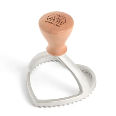 Immagine di Marcato Stampo per Ravioli e Biscotti, Forme Ravioli, Formine in Legno Massello Alluminio Prossofuso, Stampino a Cuore da 80 mm