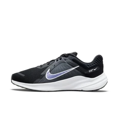 Immagine di Nike Performance Quest 5 Scarpe running neutre, Donna, Taglia: 36, Black/white/iron grey/dark smoke grey Tessuto / sintetico