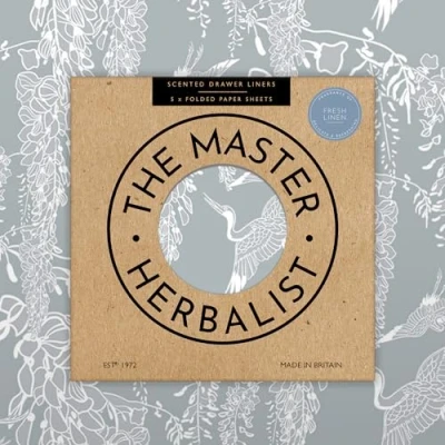 Immagine di The Master Herbalist Fodere profumate per cassetti in un classico design a forma di eroina (piegata), confezione da 5 fogli, contiene oli essenziali, prodotte nel Regno Unito
