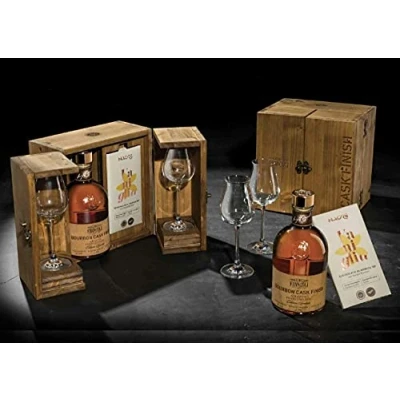 Immagine di LUIGI FRANCOLI GRAPPA BOURBON FINISH CASK 50 CL CONFEZIONE IN LEGNO UNA BOTTIGLIA CON DUE BICCHIERI E CIOCCOLATO