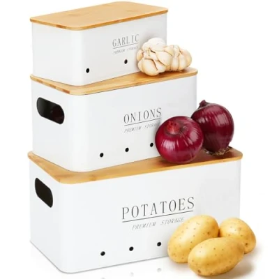 Immagine di Otauoaea Porta Patate Cipolle Aglio Set di 3 Contenitore e Cucina con Coperchio Fori Ventilazione Contenitori Salvaspazio Design Retrò Bianco