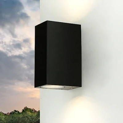 Immagine di Elegante Lampada da parete per esterni design Aalborg quadrata stile moderno in nero anticato ideale giardini, cortili e terrazzi.
