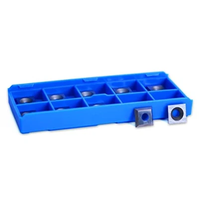Immagine di SpeTool 10 inserti quadrati in metallo duro di ricambio per punte da router appiattimento della lastra (12 mm x 12 mm, 2,2 spessore), angolo taglio 35 gradi, foro dritto