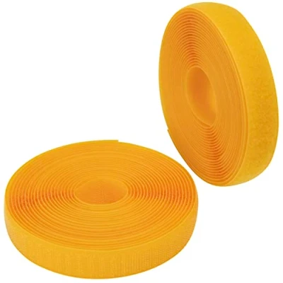 Immagine di Aerzetix C65897 Nastro/rotolo di scratch 20mm 5 metri auto aggrappante organizer/fermacavo striscia aggancio sacchetto indumento cinghia colore: giallo anatra in poliammide e poliestere