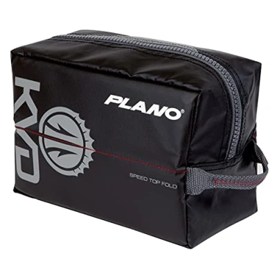 Immagine di Plano KVD Wormfile Signature Series Speedbag, piccolo, tessuto rivestito in TPE nero con interno rosso, resistente all&#039;acqua, morbido deposito per esche e vermi