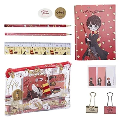 Immagine di Harry Potter Set di Cancelleria, Include Matite, Righello, Taccuino A6, Gomma, Temperamatite, Foglietti Adesivi, Clips, Astuccio, Scolastico
