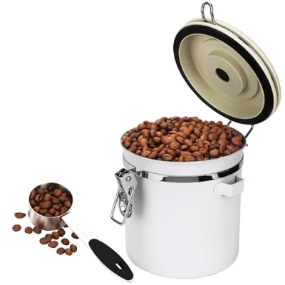 Immagine di BELLE VOUS Barattolo da Caffè Contenitore Porta Caffe Ermetico Con Datario Paletta e Valvola CO2 Contenitori Acciaio Inox Capacità 1,4 L per Farina Zucchero Spezie Bianco