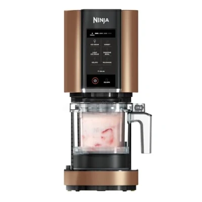 Immagine di Ninja CREAMi Gelatiera e Sorbettiera con 3 Vasetti, 7 Programmi, Prepara Gelati, Sorbetti, Yogurt, Frullati, Granite Molto Altro, Fino a 1,4 Litri di Gelato, Colore Nero/Rame, NC300EUCP