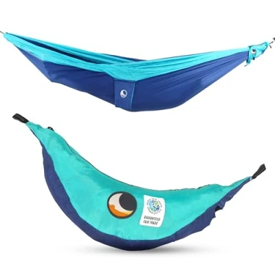 Immagine di Ticket to the Moon Kingsize per 1 2 Persone, commercio equo &amp; fatta a mano, leggera BLU REALE/TURCHESE viaggiare, il campeggio e l&#039;uso quotidiano, XXL 3.2 * 2.3m, 700g, nylon paracadute in seta