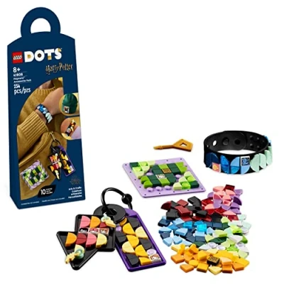 Immagine di LEGO 41808 DOTS Pack Accessori Hogwarts, Kit Fai da Te a Tema Harry Potter per Creare Gioielli, Braccialetto, 2 Bag Tag e Toppa Cucire, Giochi Bambini