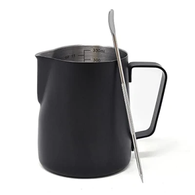 Immagine di Joeji&#039;s Kitchen Caraffa per latte in acciaio inossidabile con penna art schiumare nera da 350 ml professionale caffè, cioccolata, espresso