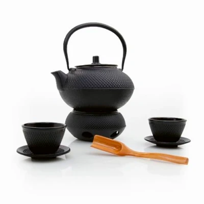 Immagine di Lumaland set da tè 8 pezzi teiera in ghisa 1,4 litri Tetsubin, scalda ghisa, 2 tazze e sottobicchieri Incl. misurino bambù colino acciaio inox