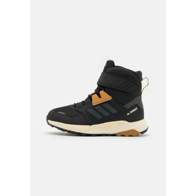 Immagine di adidas Performance Terrex Trailmaker HIGH COLD.RDY Scarpa da hiking per bambini, Taglia: 39 1/3, Core black/grey six/mesa Tessuto / sintetico