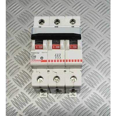Immagine di Interruttore magnetotermico 3P 32A 10KA BTICINO F83H/32