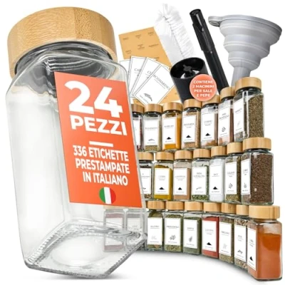 Immagine di COMFORDER Barattoli Spezie Quadrati 24 Pezzi, con Etichette Italiano, Setaccio e Imbuto, Porta Cucina Assortiti Coperchio in Bambù, 120 ml