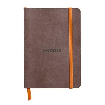 Immagine di RHODIA 117303C Taccuino flessibile cioccolato A6 a righe 144 pagine Carta Clairefontaine Avorio 90 g/m Segna pagina, Chiusura con elastico Copertina Simil Cuoio Collezione Rhodiarama