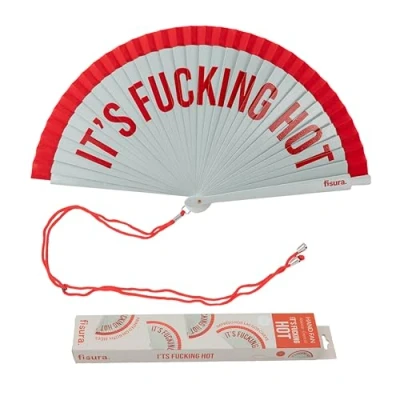 Immagine di Fisura Ventaglio originale con frase “It’s f*cking hot. Accessorio reversibile in legno. Ventilatore portatile rosso bianco vivace. Gancio incluso. Dimensioni: 42,5 x 23 cm