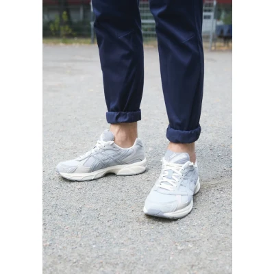 Immagine di Asics Sportstyle GEL1130 Unisex Sneakers basse, Taglia: 42.5, Piedmont grey/sheet rock Pelle e tessuto