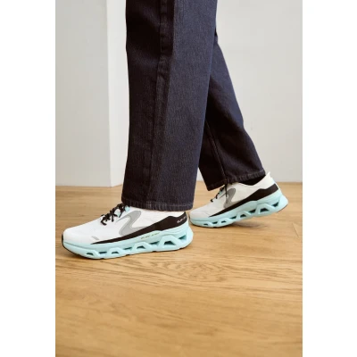 Immagine di Skechers Hands Free Slip ins Glide Step Altus, Scarpe da Ginnastica Uomo, Bianco Hotmelt Mesh Blue Trim, 47.5 EU