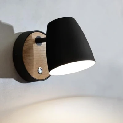Immagine di Lampada da Parete Con Interruttore Nero,Lampada In Legno Industriale, Paralume Alluminio Ruotabile,Lampada Moderna Interni per Camera Letto,Soggiorno,Corridoio,E27 1pack