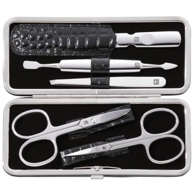 Immagine di ZWILLING Set manicure (5 pezzi, per la cura delle unghie di mani e piedi, custodia in vera pelle con struttura metallo), acciaio inox lucido, edizione coccodrillo, nero