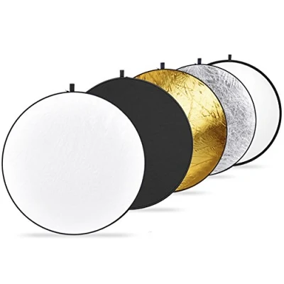 Immagine di NEEWER 109cm Riflettore di Luce Diffusore 5 in 1 Multi Disco Pieghevole con Borsa Traslucido, Argento, Oro, Bianco e Nero per Fotografia da Studio Illuminazione Esterni