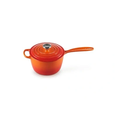 Immagine di le Creuset Casseruola manico lungo in ghisa vetrificata e pomolo acciaio inox, 1.8 l, Diametro 18 cm, Adatta a Tutte Fonti di Calore Inclusa Induzione, 2.942 kg, Arancione, 21181180902430
