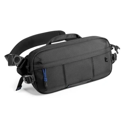 Immagine di tomtoc 5,5L Borsa a Tracolla Sling Bag, Borsello da Uomo, Viaggio Compatibile con 2024 iPad mini 7/Steam Deck/DJI Osmo Pocket 3, Resistente All&#039;acqua, Nero, per Regali Natale