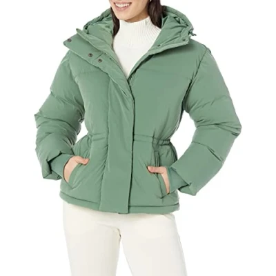 Immagine di Amazon Essentials Piumino a Vita Alta (Disponibili in Taglie Forti) Donna, Verde Salvia, 6XL Plus