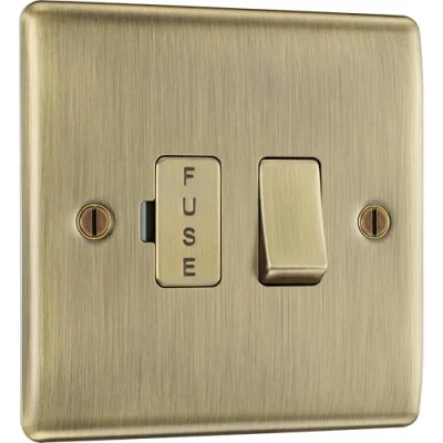 Immagine di BG Electrical NBS50 Modulo di connessione con fusibile commutato in metallo antique brass