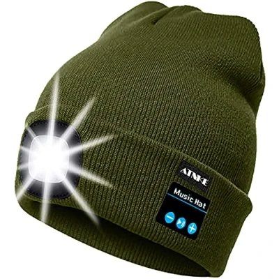 Immagine di ATNKE Berretto Bluetooth con LED Illuminato, USB Ricaricabile Wireless Musicale Cappello da Corsa Ultra Bright 4 Impermeabile Lampada Uso per Sci Escursionismo Campeggio Ciclismo (Green Army)