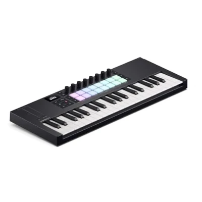 Immagine di Novation Launchkey Mini 37 [MK4] — Controller MIDI USB portatile a tastiera da tasti mini, con integrazione per DAW. Modalità Accordo e Scala, drum pad, arpeggiatore. Software creativi inclusi