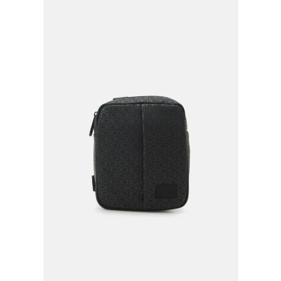 Immagine di Calvin Klein Rubberized Reporter Unisex Borsa a tracolla, Taglia: One Size, Black/mono
