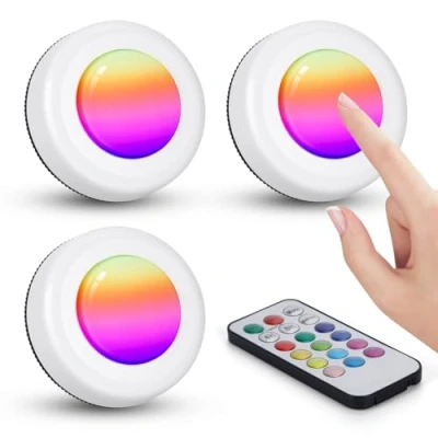Immagine di Aigostar 3 Pezzi Luce Notturna Batteria con Telecomando, Armadio 12 Colori RGB e Bianco Freddo, Lampada da Comodino Timer, per Sottopensile, Cucina, Corridoi