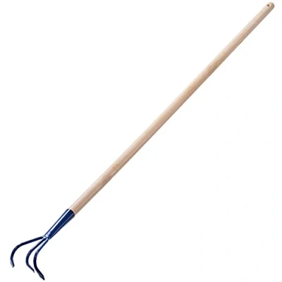 Immagine di Kadax Cultivatore a mano in metallo, coltivatore con un lungo gambo legno, robusto coltivatore, artiglio da giardino, zappa giardino per allentarsi il pavimento (3 denti)
