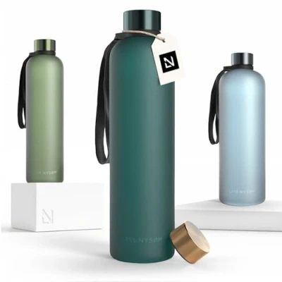 Immagine di LARS NYSØM Borraccia 1l Bottiglia acqua 1000ml BPA free ultraleggera in Tritan Sport a prova di perdite Ideale per sport, ufficio, yoga 2 coperchi inclusi (Pine Green, 1000ml)
