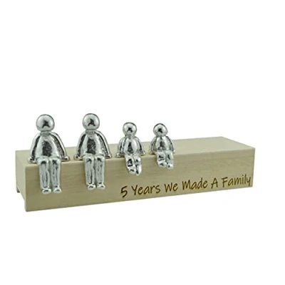 Immagine di Pirantin Idea per il 5 anniversario, ornamento in metallo con scritta &quot;5 Years We Made A Family&quot;, scatola combinata &quot;Choose Your Family&quot; e venature del legno possono variare (2 bambini)